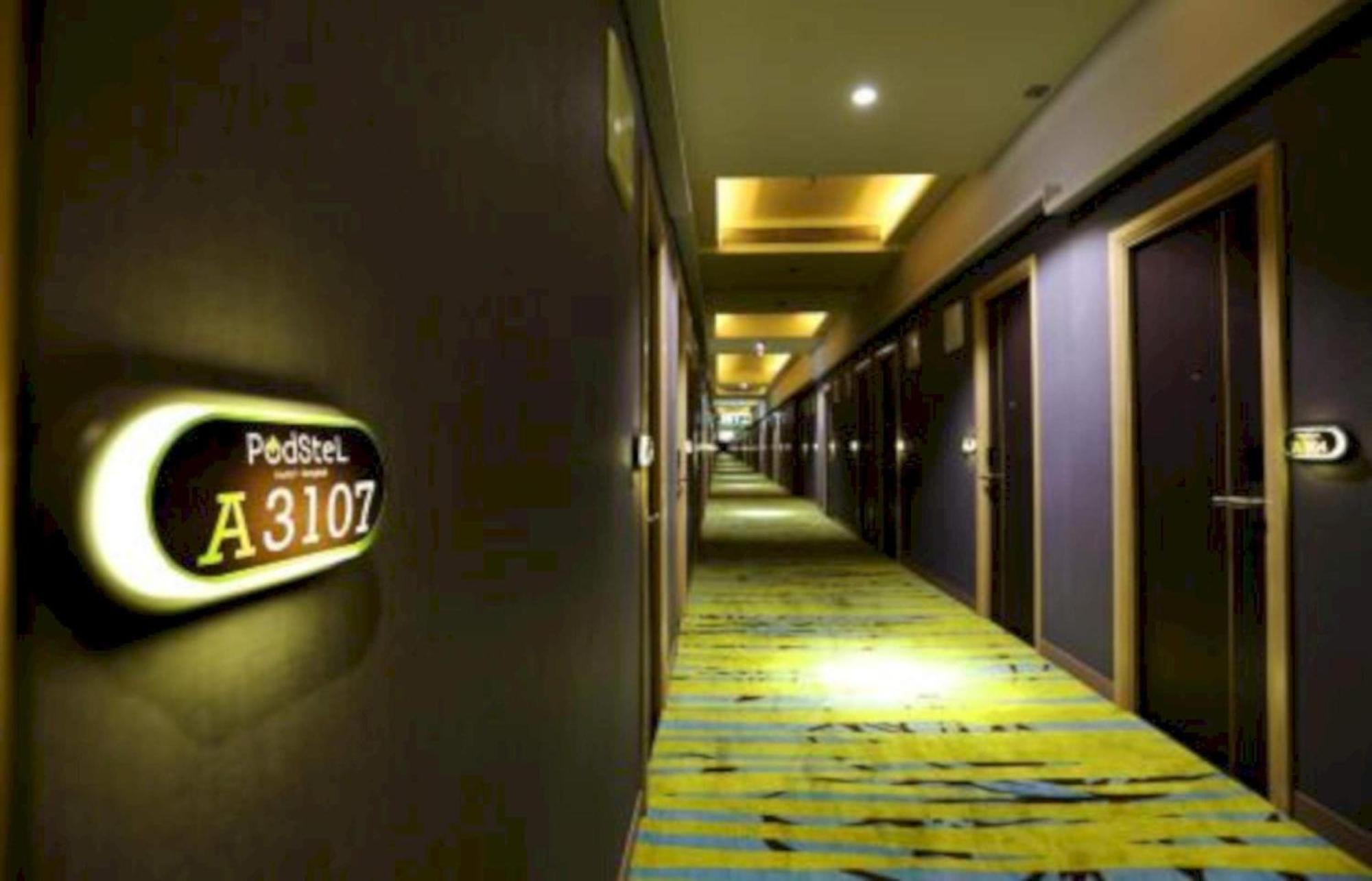 Capital O 75451 Podstel Hostel 방콕 외부 사진